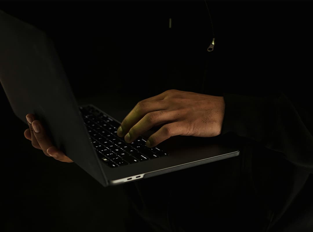 hand-on-laptop